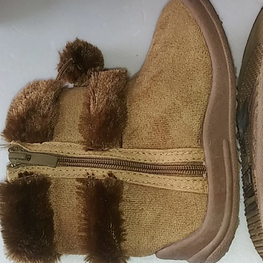 NWOT Kalli Girls Winter Boots Size 8